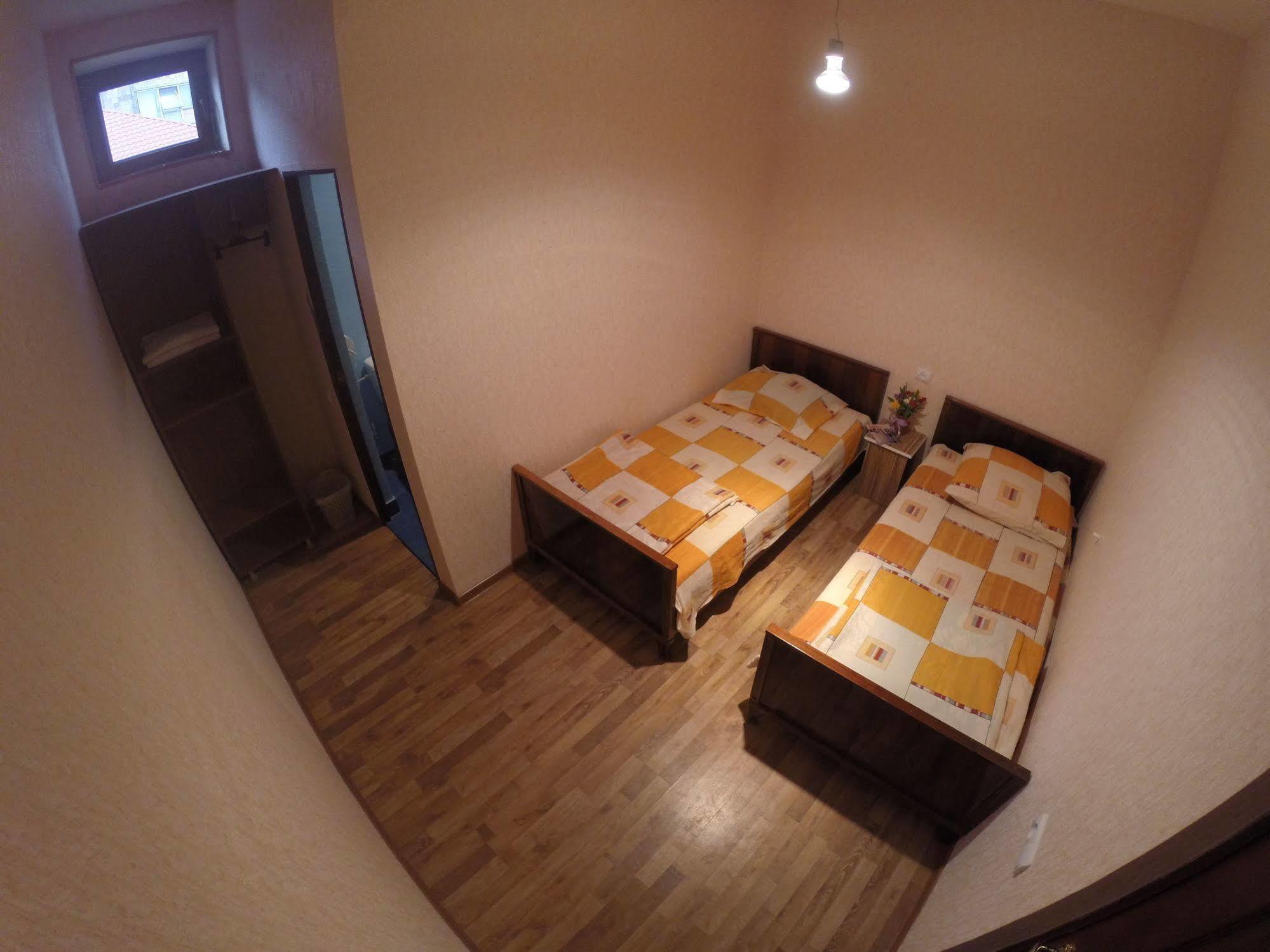יירבאן Glide Hostel מראה חיצוני תמונה