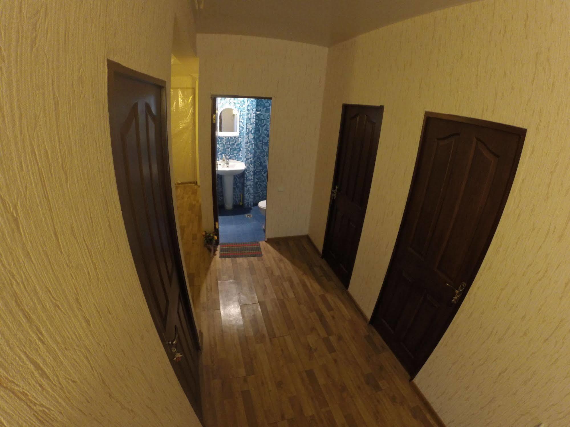 יירבאן Glide Hostel מראה חיצוני תמונה