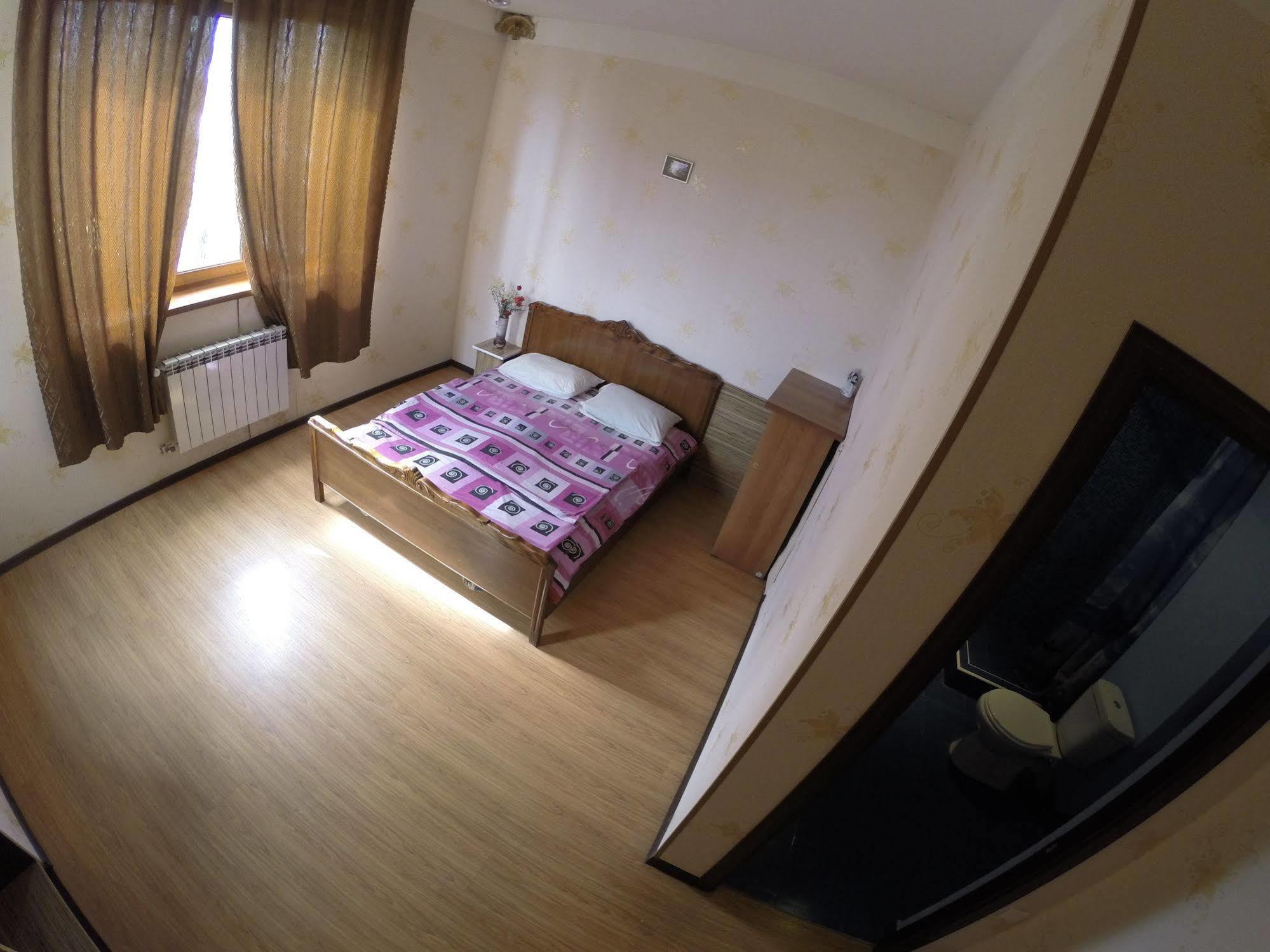 יירבאן Glide Hostel מראה חיצוני תמונה