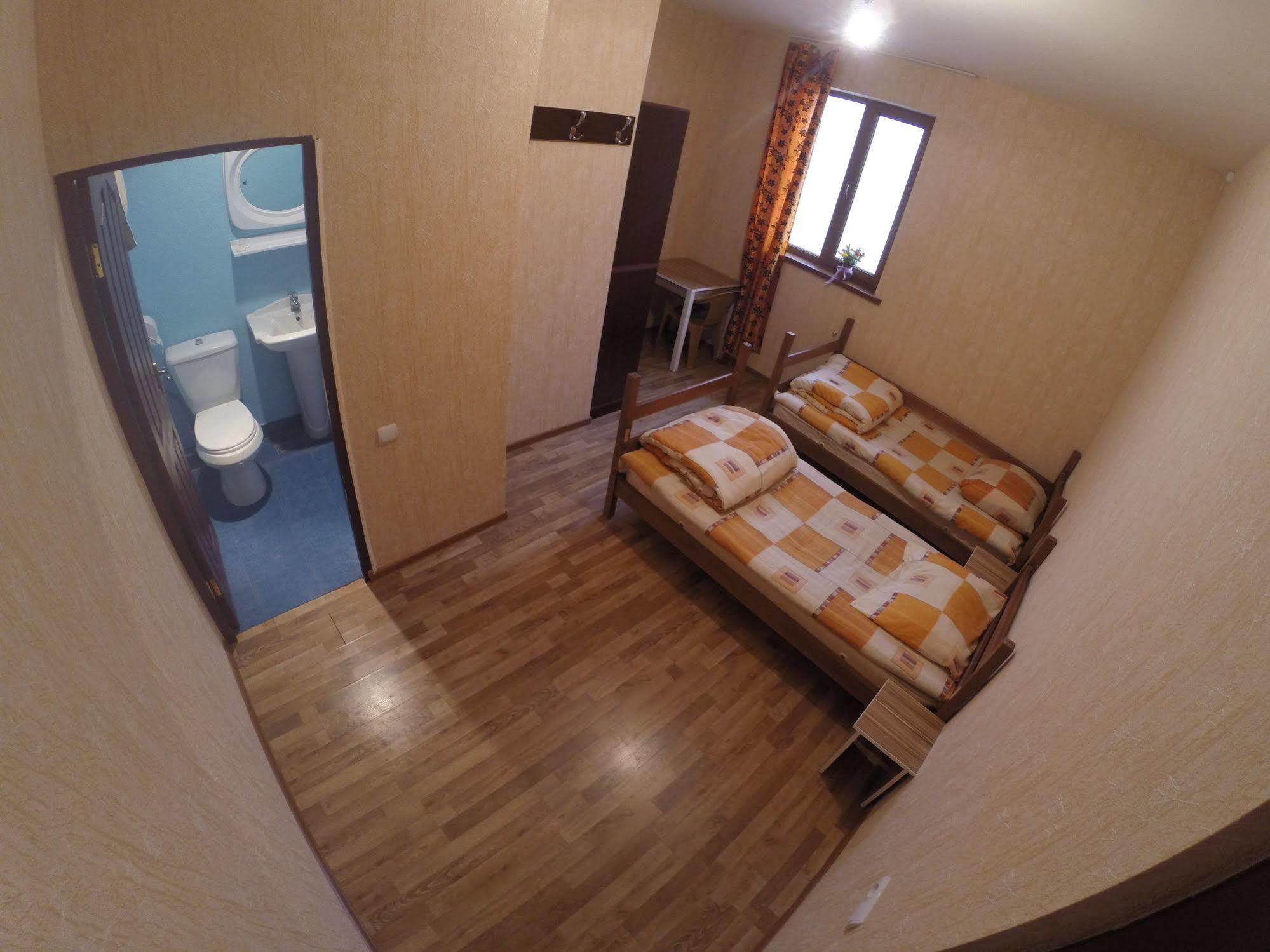 יירבאן Glide Hostel מראה חיצוני תמונה