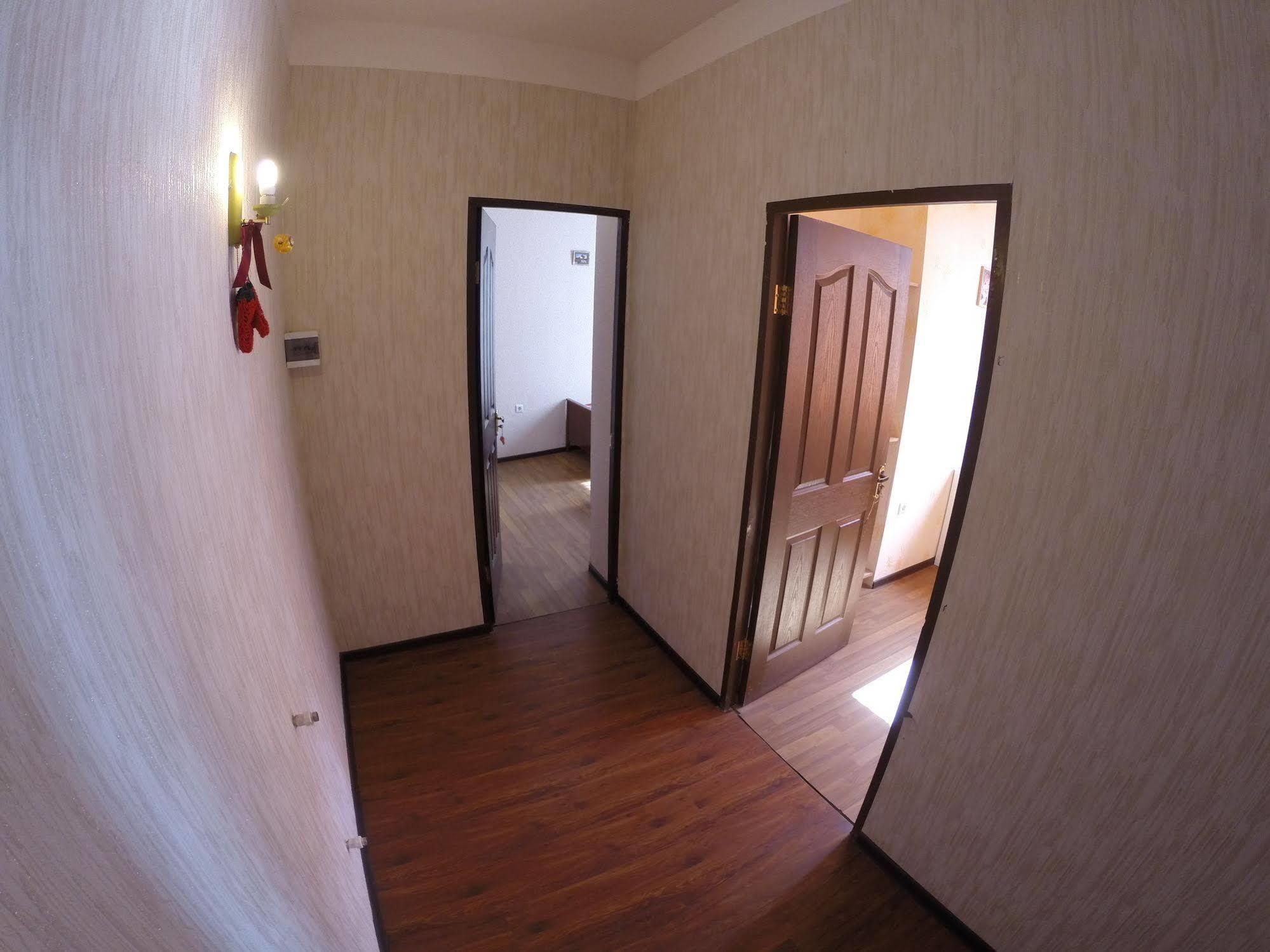 יירבאן Glide Hostel מראה חיצוני תמונה